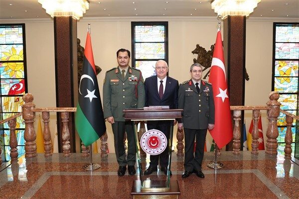 Milli Savunma Bakanı Yaşar Güler, Kara Kuvvetleri Komutanı Orgeneral Selçuk