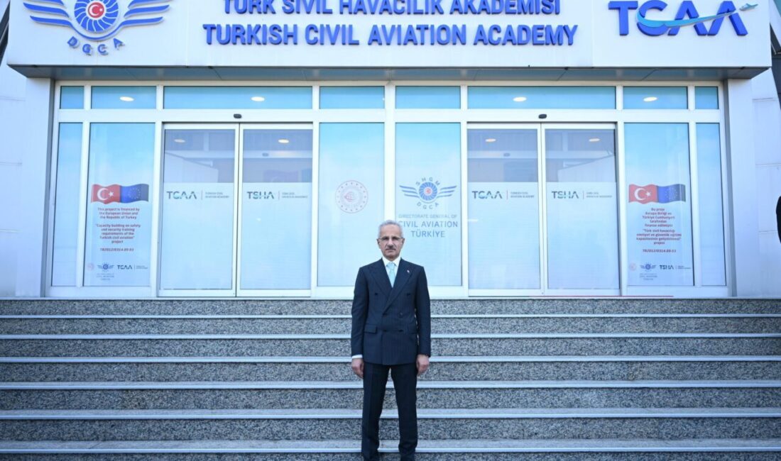 Ulaştırma ve Altayapı Bakanı Uraloğlu, Türkiye'nin metre altı çözünürlüğe sahip