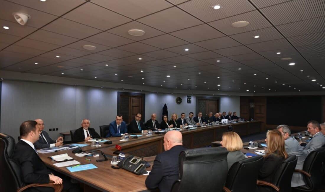 Akın, toplantıda daire başkanlarına özverili çalışmaları için teşekkür etti ve