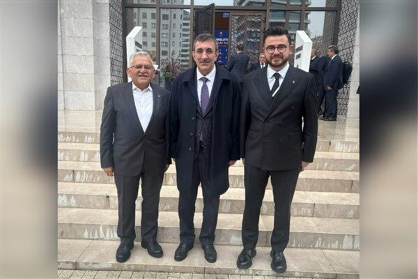 Cumhurbaşkanı Yardımcısı Cevdet Yılmaz ile bir araya gelen Büyükkılıç, Kayseri’nin