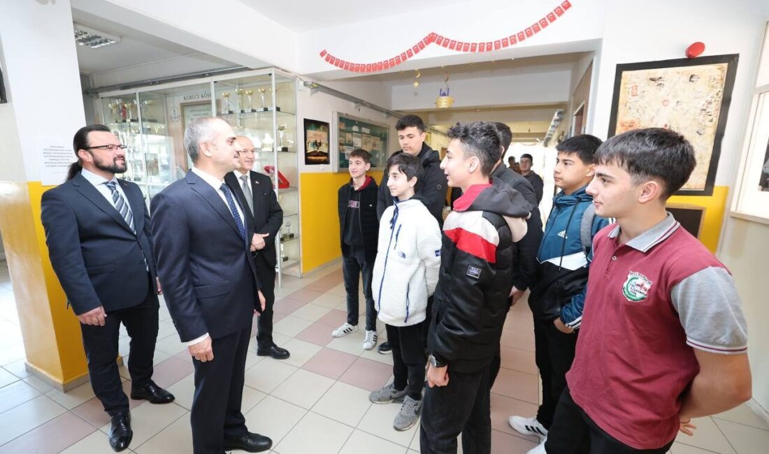 Etkinlikte öğrencilerin sorularını yanıtlayan Başkan Çiftçi, gençlerle gerçekleştirilen bu buluşmanın