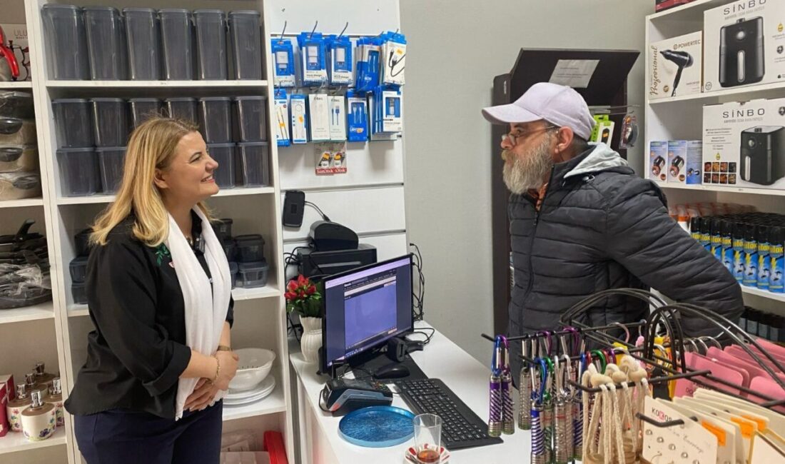 İzmit Belediye Başkanı Fatma Kaplan Hürriyet, Akmeşe bölgesindeki esnafı ziyaret