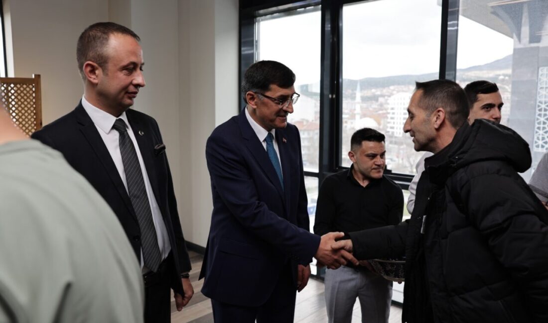 Belediye hizmet binası kafeteryasında gerçekleşen başkan yardımcıları, birim müdürleri ve