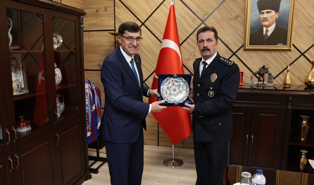 Kütahya İl Emniyet Müdürlüğü’nde gerçekleşen ziyarette, Başkan Kahveci, emniyet mensuplarının