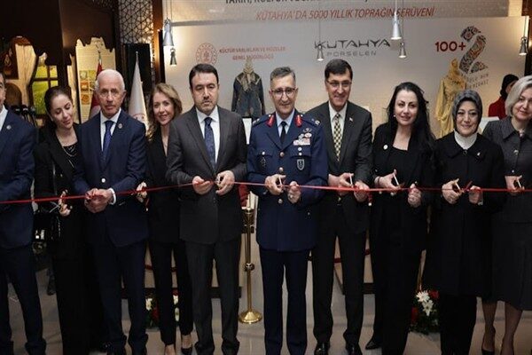 Özel Gülsüm Güral Müzesi’nde gerçekleştirilen etkinlikte, il protokolü ve sanatseverler