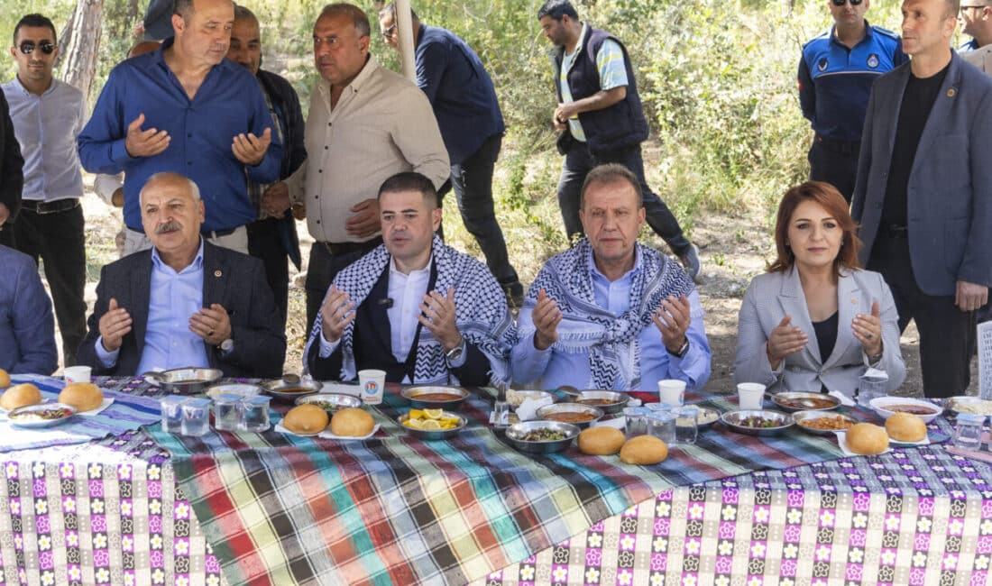 Mersin Büyükşehir Belediye Başkanı Vahap Seçer, Mezitli Belediyesi tarafından düzenlenen ‘Mezitli