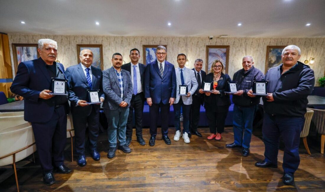 İzmir Büyükşehir Belediye Başkanı Dr. Cemil Tugay, 8 Nisan Dünya