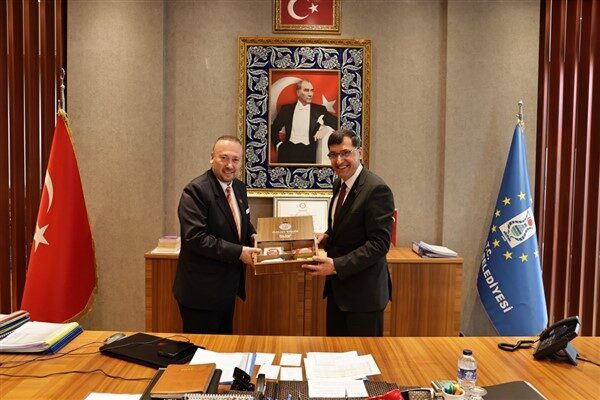 Kütahya Belediyesinde gerçekleşen buluşmada, şehircilik, yerel yönetimler ve bölgesel iş