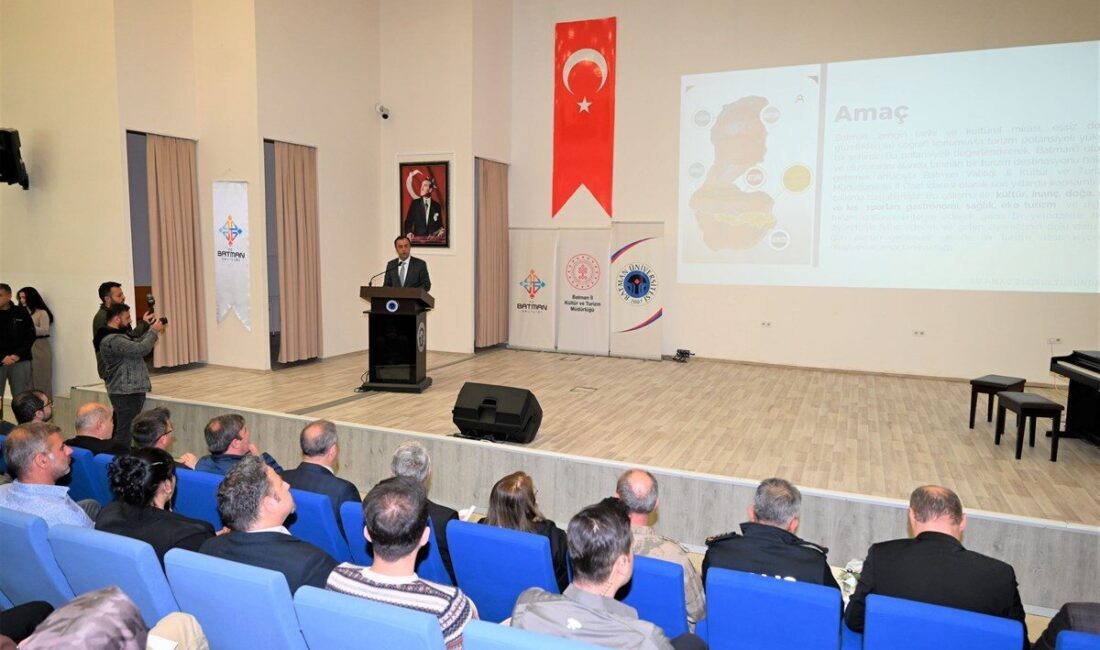 Batman Üniversitesi Batı Raman Kampüsü Fen Edebiyat Fakültesi konferansa solunda