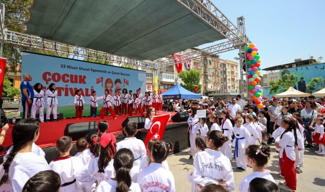 105. yıl dönümünde gerçekleştirilen etkinliklerde çocuklar ve vatandaşlar bir araya