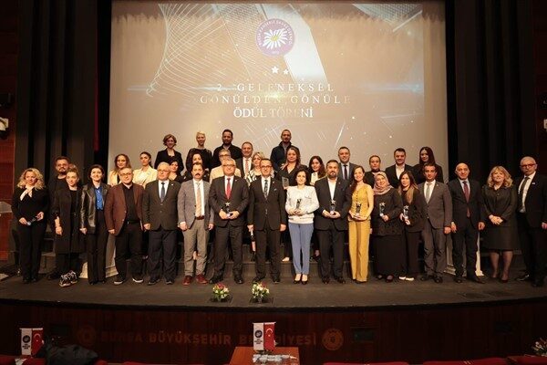 Bursa Kanserle Savaş Derneği’nin ev sahipliğinde düzenlenen gece, kanserle mücadelede