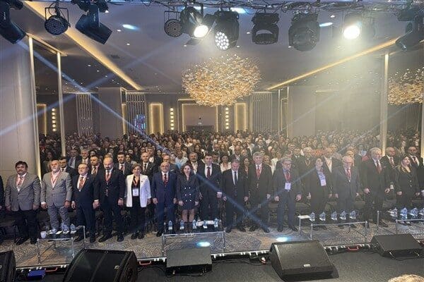 Sempozyumun açılışında konuşan KalDer Bursa Şubesi Başkanı Serkan Ürkmez, değişimin