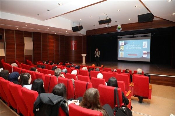Eğitmen Ceren Güner Moghaddam’ın konuşmacı olarak katıldığı seminer Beşinci Mevsim