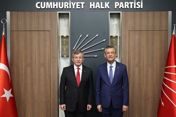 Cumhuriyet Halk Partisi (CHP) Genel Başkanı Özgür Özel, Gelecek Partisi