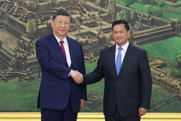 Çin Cumhurbaşkanı Xi Jinping, dün Phnom Penh’te Kamboçya Başbakanı Hun
