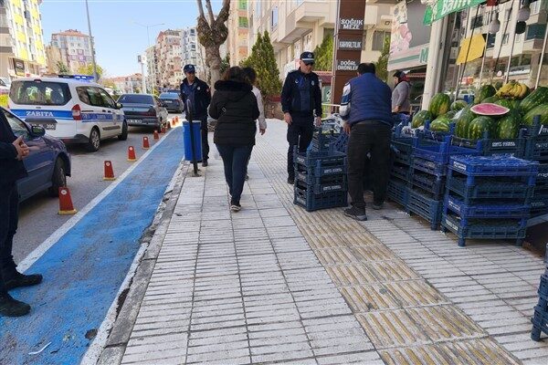 Ekipler, özellikle engelli rampaları ve görme engelliler için yapılan kılavuz