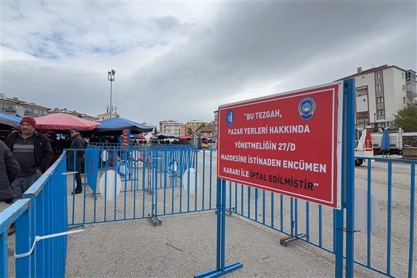 Geçen haftalarda, yapılan denetimin ardından domateslerini çöpe döküp bu anları