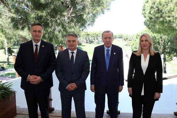 Cumhurbaşkanı Erdoğan, Antalya Diplomasi Forumu için Türkiye’de bulunan Bosna-Hersek Başkanlık