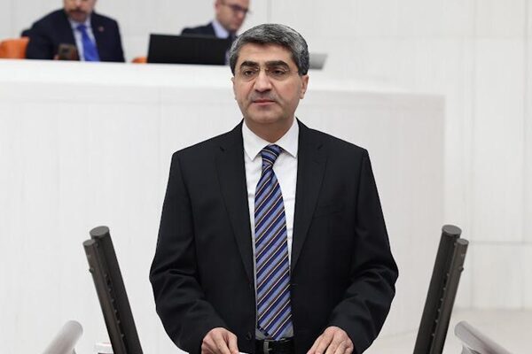 Mersin’deki limon üretimini ve stoklarını değerlendiren DEVA Partili Ekmen, “Mersin’deki