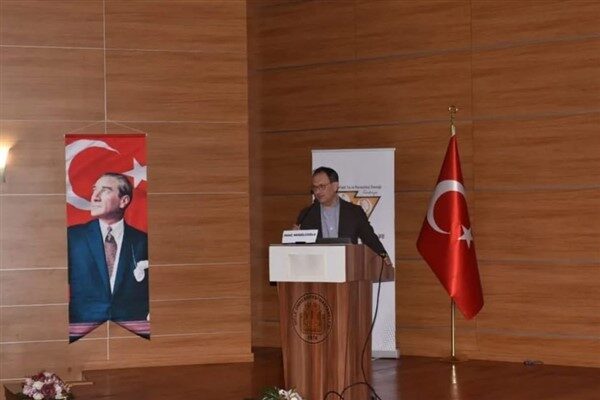 Dicle Üniversitesi Kalp Hastanesi Konferans Salonu’nda gerçekleşen toplantıya Türkiye'nin dört