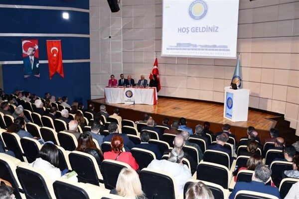 Üniversitenin 15 Temmuz Kültür ve Kongre Merkezi Orhan Asena Salonu’nda