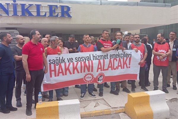 Açıklamayı, DİSK Diyarbakır Bölge Şube Başkanı Cebrail Akdemir okudu. Cebrail
