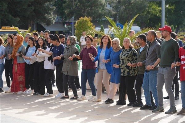 Büyükşehir Belediyesi'nde düzenlenen 1 Mayıs kutlamasına TÜM BEL-SEN ve DİSK