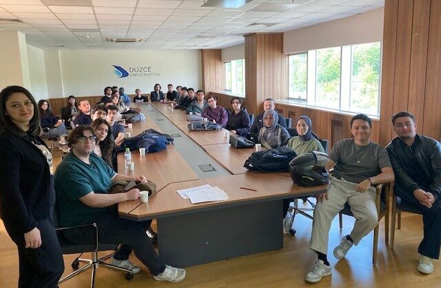 Erasmus programının detayları, vize süreci ve gereken belgeler öğrencilere toplantıda