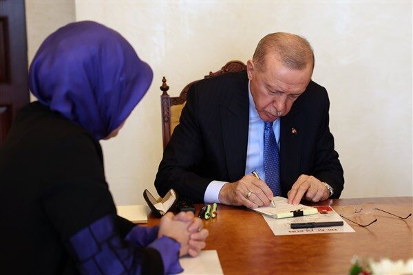 "Cumhurbaşkanı Erdoğan, Türk Kızılaya kan bağışında bulundu" başlıklı haberimizde "kurban