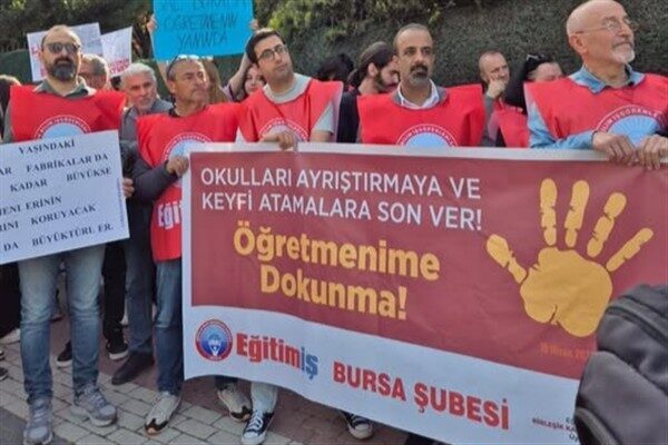 Eğitim İş Bursa Şubesi önceki dönem başkanlarından Özkan Rona ve