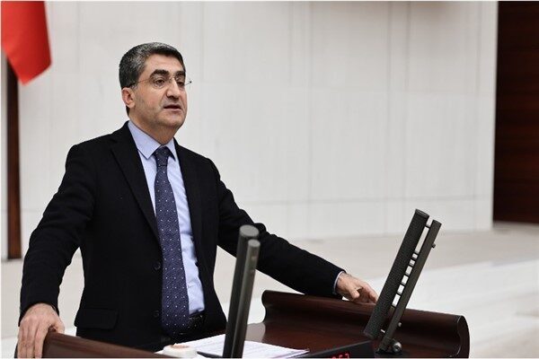 Ekmen, "Anayasa Mahkemesinin 63. kuruluş yıl dönümünü kutluyorum. Mahkeme anayasal