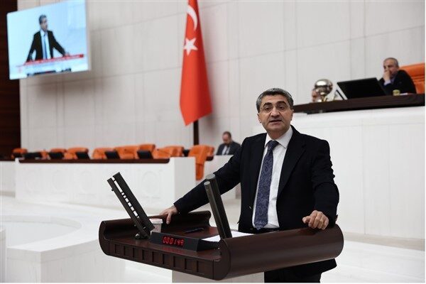 Ekrem İmamoğlu’na uygulanan hukuki süreçler hakkında konuşan Ekmen, “Ceza hukukumuz