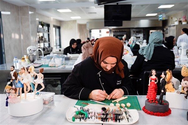 Şehrin dört bir yanındaki eğitim merkezleriyle İstanbul halkına ücretsiz eğitim