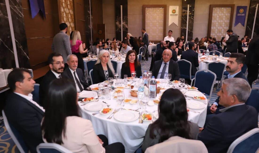 Diyarbakır Büyükşehir Belediyesi Eş Başkanı Serra Bucak, Diyarbakır Barosu tarafından düzenlenen
