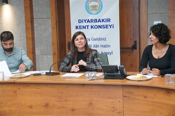Diyarbakır Kent Konseyi Yürütme Kurulu, Büyükşehir Belediyesi ve Kent Konseyi