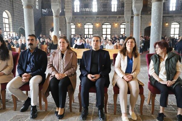 Diyarbakır’ın Sur ilçesinde bulunan Surp Giragos Ermeni Kilisesi’nde Paskalya Bayramı