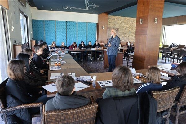 Kentpark içinde bulunan Çekirdek Sanat Atölyesinde, Anadolu Üniversitesi Güzel Sanatlar