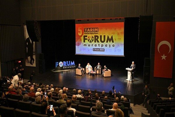 Türkan Şoray Kültür Merkezi'nde gerçekleştirilen forum, Belediye Başkanı Ümit Uysal'ın