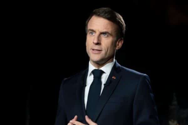 Macron, Japonya Başbakanı Shigeru Ishiba ile görüşmesinde Ishiba'yı Osaka-Kansai Dünya Fuarı'nın