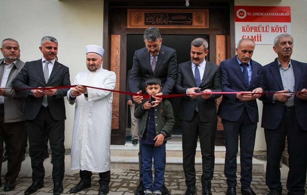 Hakkâri’nin Çukurca ilçesine bağlı Köprülü Köyü’nde yapımı tamamlanan Köprülü Köyü