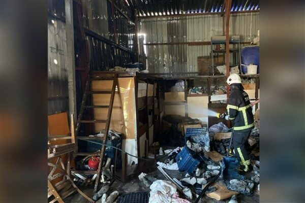 Antakya ilçesi Haraparası Mahallesi’nde bulunan bir ayakkabı imalathanesinde yangın çıktı.