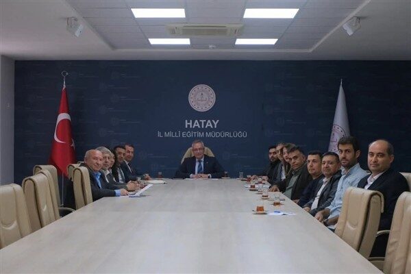 İlkay Gök Toplantı Salonu'nda düzenlenen değerlendirme toplantısına, İskenderun, Antakya ve