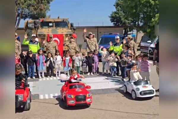 Kumlu İlçe Jandarma Komutanlığı, anaokulu öğrencilerini ağırladı. Kumlu İlçe Jandarma