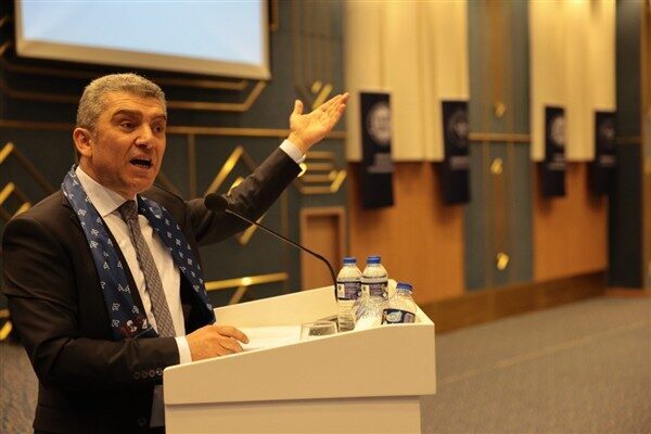 Hürriyetçi Eğitim Sen Genel Başkanı Kuruoğlu, Cumhurbaşkanı Recep Tayyip Erdoğan
