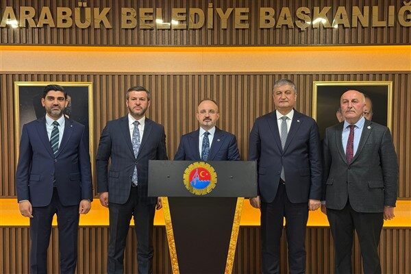 Karabük Belediye Başkanı Özkan Çetinkaya tarafından karşılanan Bakan Yardımcısı Turan’a
