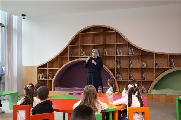 Gün boyu süren atölyelerde onlarca minik kitapsever çeşitli etkinliklerle Kütüphaneler