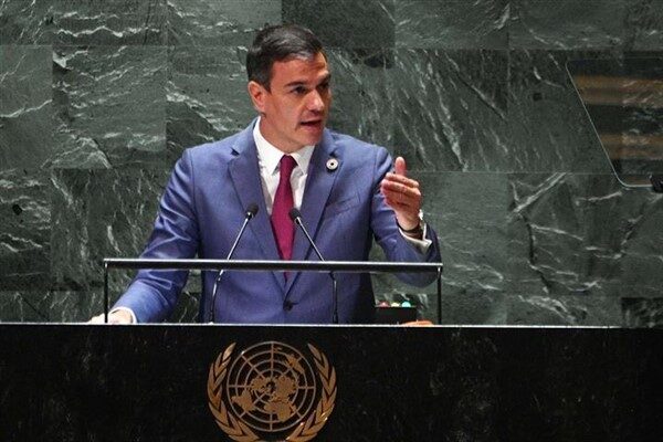 İspanya Başbakanı Pedro Sanchez, Hanoi ziyaretinde Başbakan Pham Minh Chinh ile