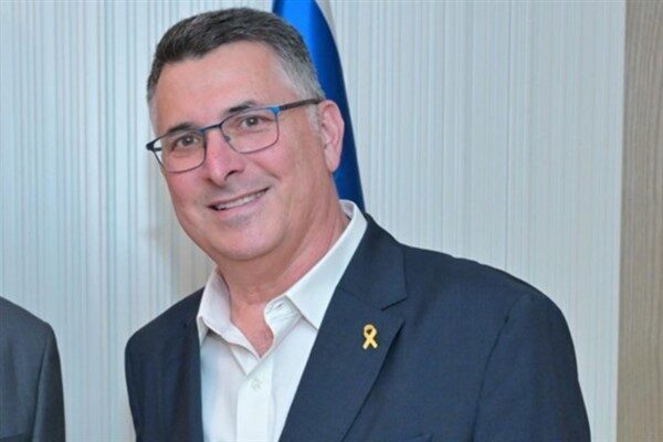 Görüşmede, Vali Shapiro, eşi ve çocuklarının sağlık durumu hakkında bilgi