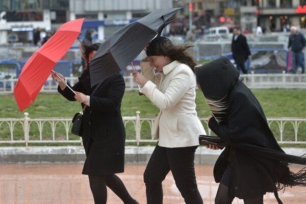 Bugün 17-20 derece arasında seyreden hava sıcaklıklarının, akşam saatlerinden itibaren