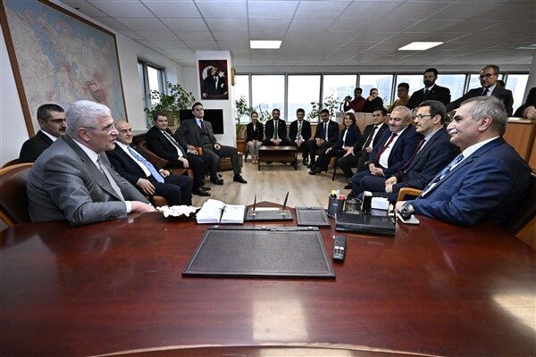 İYİ Parti Genel Başkanı Dervişoğlu, ziyarete ilişkin yaptığı açıklamada "Gazeteciliğin